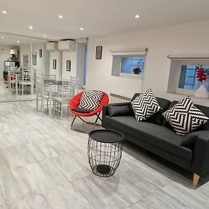 50 M2 Dans Une Maison Privative Avec Terrasse Et Jardin Privée Le Cannet